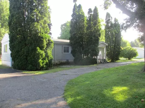 217 Jefferson St, Colon, MI 49040