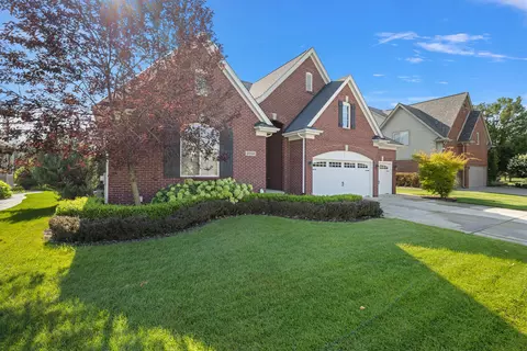 49841 Golden Gate Dr, Macomb, MI 48044 photo 2