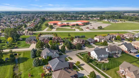 49841 Golden Gate Dr, Macomb, MI 48044 photo 4