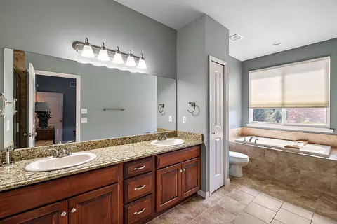 49841 Golden Gate Dr, Macomb, MI 48044 photo 13