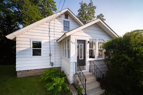 217 Parkdale Ave, Manistee, MI 49660