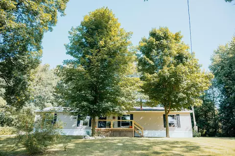 301 W 96th St, Grant, MI 49327
