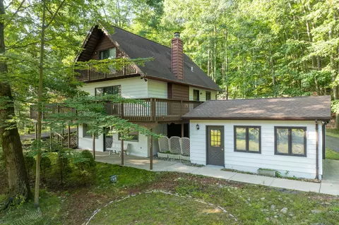 10165 Lost Canyon Dr, Canadian Lakes, MI 49346