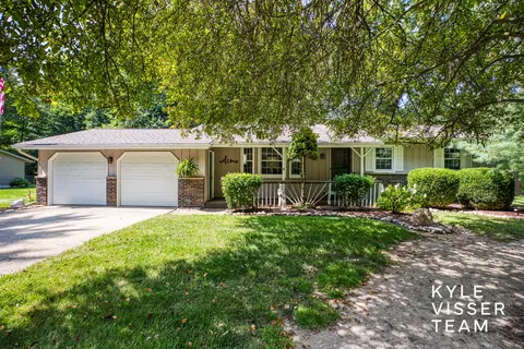 11617 Woodgate Dr NW, Grand Rapids, MI 49534