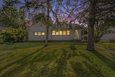 1022 N Robert St, Ludington, MI 49431