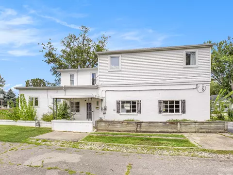 4330 Genoa Dr, Luna Pier, MI 48157