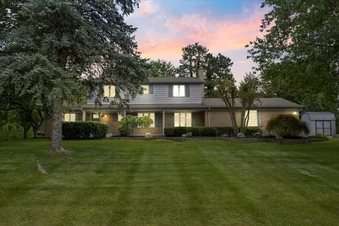 6966 Killarney Dr, Troy, MI 48098