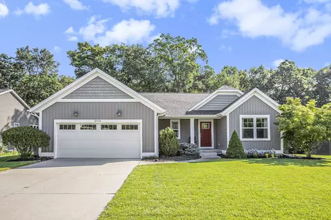 2606 Stockwood Dr NE, Grand Rapids, MI 49505
