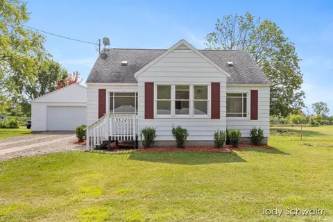 5524 W Taylor Dr, Fremont, MI 49412