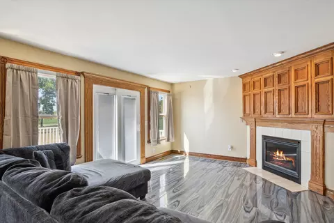 Living - 10379 Preston Rd, Britton, MI 49229 photo 4 of 8