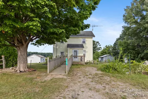 5262 Harwood Rd, Ionia, MI 48846