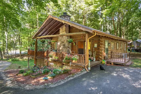 8650 Mohawk Ct, Canadian Lakes, MI 49346