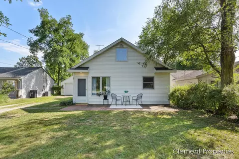 1344 Beechwood St NE, Grand Rapids, MI 49505