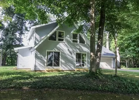 56512 Brave Dr, Three Rivers, MI 49093