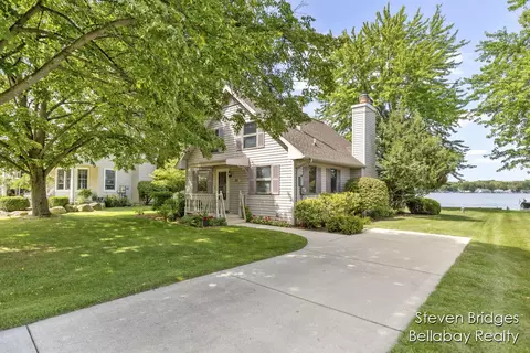 561 Eagle Point Rd, Lake Odessa, MI 48849