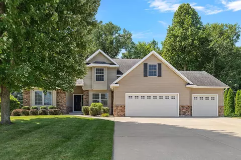 5946 Longhorn Trl, Stevensville, MI 49127