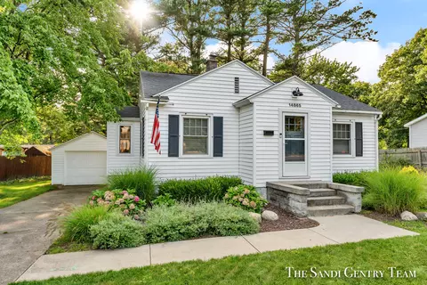 14865 Lakeshore Dr, Grand Haven, MI 49417