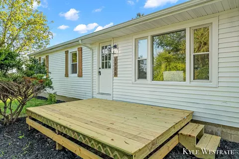 1725 Kellogg Rd, Ionia, MI 48846 photo 5