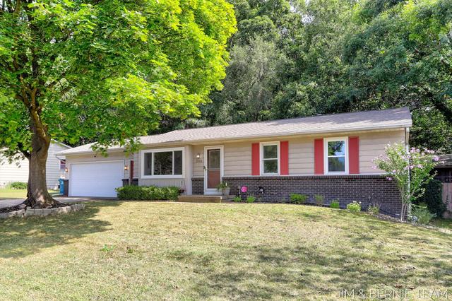 2402 Cloverly Dr NW, Walker, MI 49544