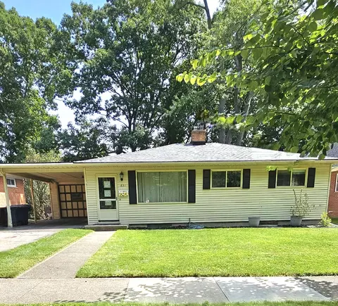 831 Russett Rd, Ann Arbor, MI 48103
