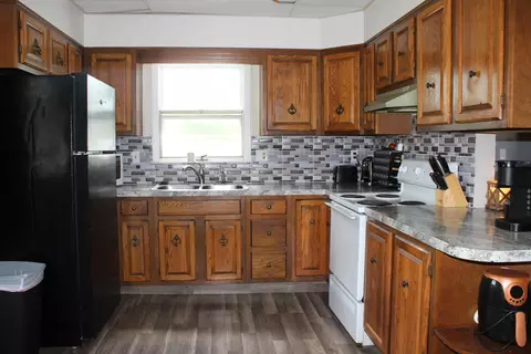 202 E Walnut St, Carson City, MI 48811 photo 2