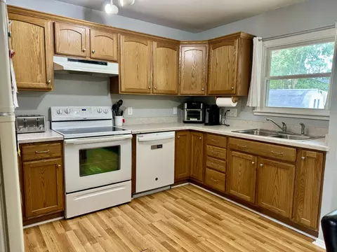 907 Sunset, Tecumseh, MI 49286 photo 9