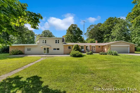 5203 Lee Ave, Fremont, MI 49412