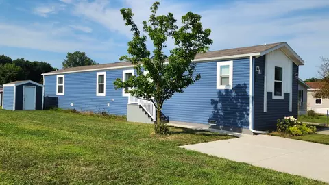 645 N Gallery Dr #98, Eaton Rapids, MI 48827