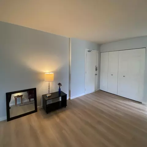 1325 S Maple Rd #103, Ann Arbor, MI 48103