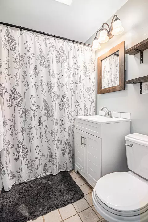 823 Loomis St, Jackson, MI 49202 photo 16