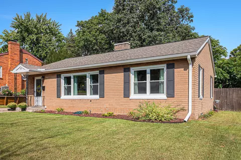823 Loomis St, Jackson, MI 49202 photo 3