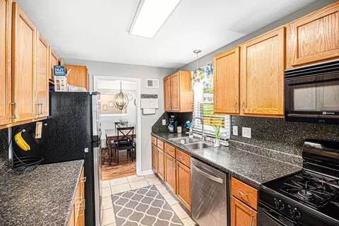 823 Loomis St, Jackson, MI 49202 photo 10