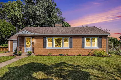 823 Loomis St, Jackson, MI 49202 photo 2