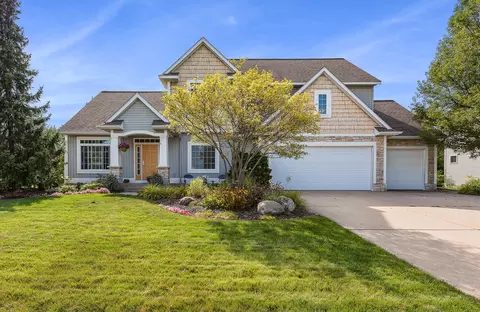 8209 Park West Dr, Jenison, MI 49428