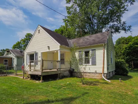 5203 Keyes Dr, Kalamazoo, MI 49004