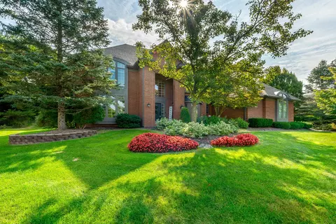 17512 Hilltop View Dr, Northville, MI 48168