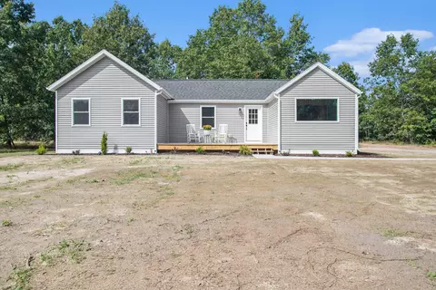 3711 W Hogan Rd, Pentwater, MI 49449