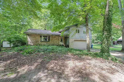 46250 33rd St, Paw Paw, MI 49079