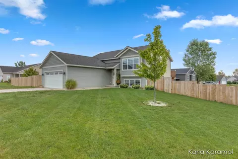 768 Chary Glen Dr, Kent City, MI 49330