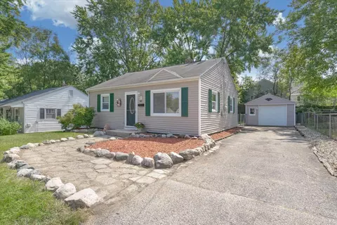 944 33rd St SW, Wyoming, MI 49509