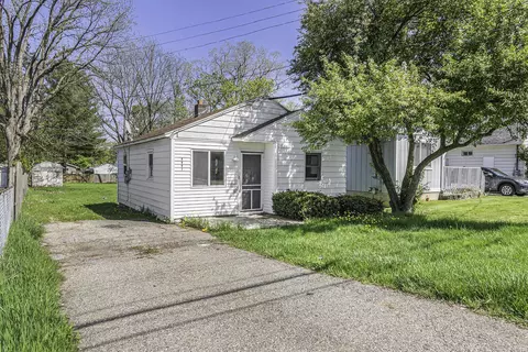 4607 Pleasant Grove Rd, Lansing, MI 48910