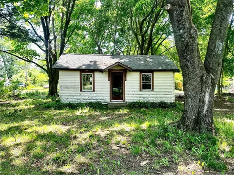 11627 S 30th St, Vicksburg, MI 49097