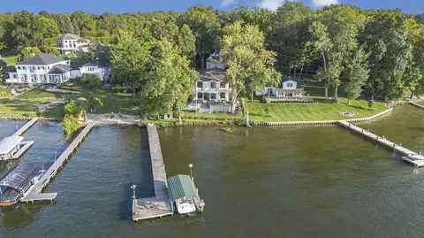 7201 Beechwood Pt, Watervliet, MI 49098