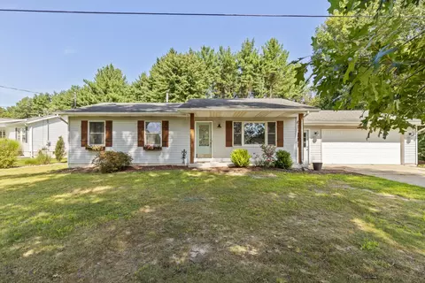 11928 Lakeridge Dr, Wayland, MI 49348