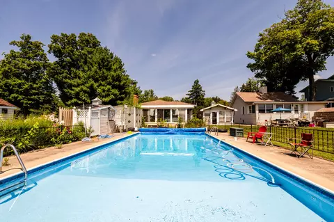 5587 Paw Paw Lake Rd, Coloma, MI 49038