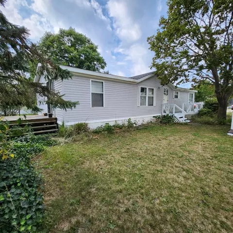 4045 Crestview Ln, Muskegon, MI 49442