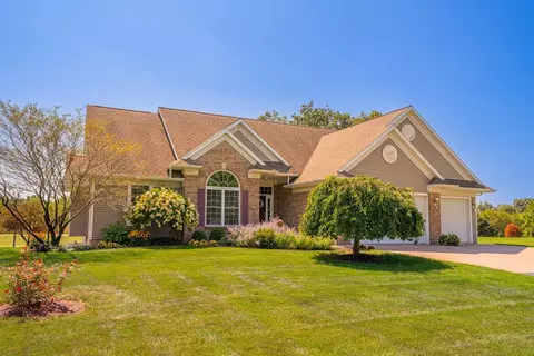 5126 Becht Rd, Coloma, MI 49038