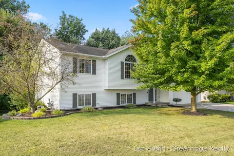 518 Sunmeadow Dr SE, Grand Rapids, MI 49508