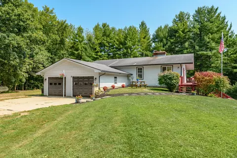 34055 40th St, Paw Paw, MI 49079