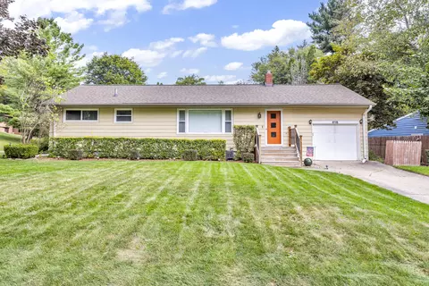 818 Audubon Blvd, Jackson, MI 49203